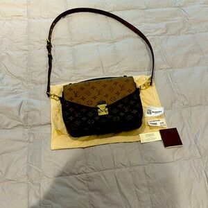 Louis Vuitton authentic petis MM NV M. REV gently warn